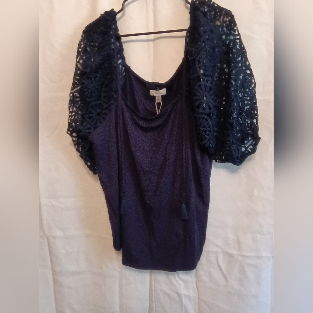 Cupio 2x  Navy Blouse with Pretty Puffy Lace Sleeves. NWT.